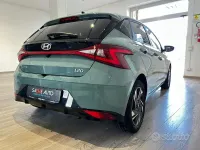 Usata Hyundai i20 101 CV (74 kW) 2023 Verde Utilitaria