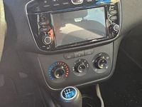 Usata Fiat Punto 78 CV (57 kW) 2012 Bianco Utilitaria