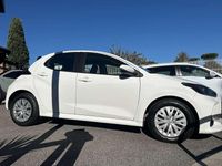 Usata Toyota Yaris Hybrid Active 92 CV (67 kW) 2022 Super white Berlina
