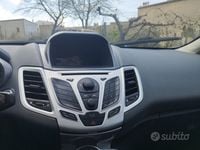 Usata Ford Fiesta Titanium 82 CV (60 kW) 2010 Grigio Utilitaria