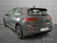 Usata VW Golf VIII Life 110 CV (80 kW) 2022 Grigio Berlina