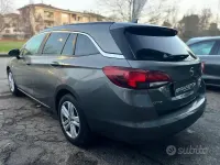 Usata Opel Astra 110 CV (80 kW) 2017 Verde Station wagon
