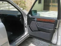 Usata Mercedes E200 122 CV (89 kW) 1992 Argento Berlina