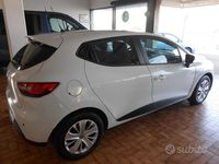 Usado Renault Clio IV 75 CV (55 kW) 2013 Blanco Berlina