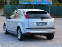 Begagnad Ford C-MAX 90 HK (66 kW) 2007 Grå Minibuss