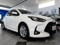 Usata Toyota Yaris Hybrid Business Edition 116 CV (85 kW) 2021 Bianco Berlina
