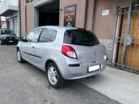 Usata Renault Clio II 75 CV (55 kW) 2008 Argento Berlina