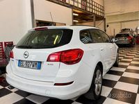 Usata Opel Astra 140 CV (102 kW) 2012 Bianco Station wagon