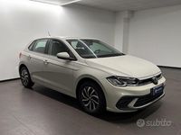 Usata VW Polo Life 95 CV (69 kW) 2023 Grigio Utilitaria