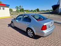 Usado VW Bora Highline 105 CV (77 kW) 2001 Plateado Berlina
