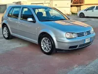 Usado VW Golf IV Highline 102 CV (75 kW) 2002 Gris Berlina