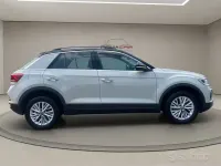Usata VW T-Roc Life 150 CV (110 kW) 2022 Giallo SUV