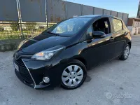 Usata Toyota Yaris 90 CV (66 kW) 2015 Nero Utilitaria