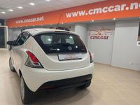 Usata Lancia Ypsilon Gold 85 CV (62 kW) 2013 Bianco Utilitaria