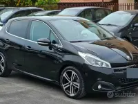 Usata Peugeot 208 102 CV (75 kW) 2019 Nero Utilitaria