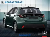Nuova Toyota Yaris Hybrid 92 CV (67 kW) 2026 Verde Berlina