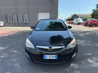 Usata Opel Astra Cosmo 140 CV (102 kW) 2012 Nero Berlina