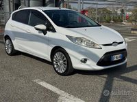 Usata Ford Fiesta Titanium 82 CV (60 kW) 2009 Bianco Utilitaria