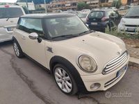 Usata Mini Cooper D 109 CV (80 kW) 2009 Beige Utilitaria