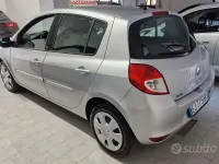 Usata Renault Clio II Dynamique 75 CV (55 kW) 2011 Grigio Berlina