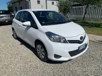 Usata Toyota Yaris Active 69 CV (50 kW) 2013 Bianco Utilitaria