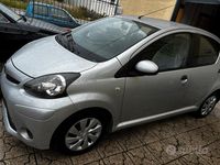 Usata Toyota Aygo 68 CV (50 kW) 2013 Grigio Utilitaria