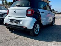 Begagnad Smart ForFour 71 HK (52 kW) 2018 Vit Halvkombi