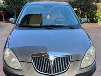 Usado Lancia Ypsilon 70 HP (51 kW) 2006 Cinzento Citadino
