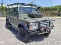 Usata Land Rover Defender 122 CV (89 kW) 1989 Verde SUV