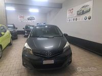 Usata Toyota Yaris 69 CV (50 kW) 2013 Grigio Berlina