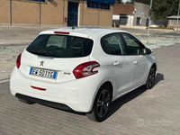 Usata Peugeot 208 Allure 82 CV (60 kW) 2014 Bianco Utilitaria