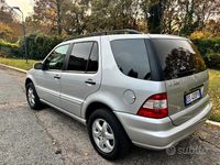 Begagnad Mercedes ML400 250 HK (183 kW) 2002 Grå SUV