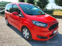 Usata Ford Tourneo Courier Sport 75 CV (55 kW) 2017 Rosso Monovolume