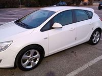 Usata Opel Astra 110 CV (80 kW) 2013 Berlina