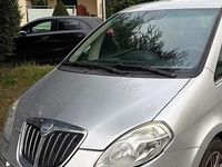 Usado Lancia Delta 75 CV (55 kW) 2009 Gris Utilitario