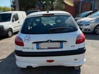 Usata Peugeot 206 75 CV (55 kW) 2001 Bianco Berlina