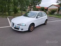 Usata Alfa Romeo 147 120 CV (88 kW) 2005 Bianco Utilitaria