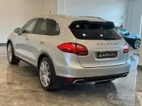 Usata Porsche Cayenne 239 CV (175 kW) 2010 Grigio SUV