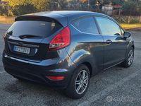 Usata Ford Fiesta 97 CV (71 kW) 2010 Blu Utilitaria
