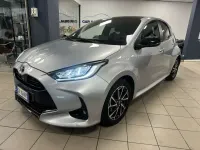 Usata Toyota Yaris Hybrid Lounge 92 CV (67 kW) 2022 Argento Berlina