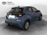 Usata Toyota Yaris Hybrid Active 116 CV (85 kW) 2020 Urban blue Berlina