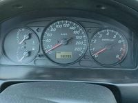 Begagnad Mazda 323F 98 HK (72 kW) 2002 Röd Sedan