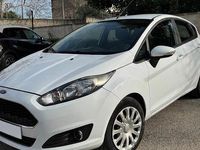 Usata Ford Fiesta 75 CV (55 kW) 2016 Bianco Utilitaria