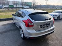 Usata Ford Focus 125 CV (91 kW) 2013 Grigio Berlina
