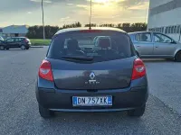 Usata Renault Clio II LE 75 CV (55 kW) 2008 Berlina