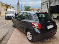 Usata Peugeot 208 68 CV (50 kW) 2014 Grigio Utilitaria
