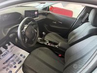 Usata Peugeot 208 Allure 101 CV (74 kW) 2025 Grigio Utilitaria