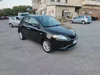 Usata Lancia Ypsilon Gold 69 CV (50 kW) 2017 Nero Utilitaria