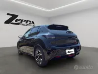 Usata Peugeot 208 Allure 101 CV (74 kW) 2025 Nero perla Utilitaria