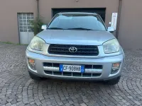 Usata Toyota RAV4 150 CV (110 kW) 2001 Argento SUV